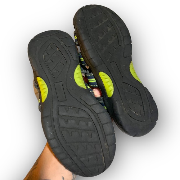 Khombu • Black No-Tie Sandals • Youth Slides Size: 2 - Picture 5 of 6